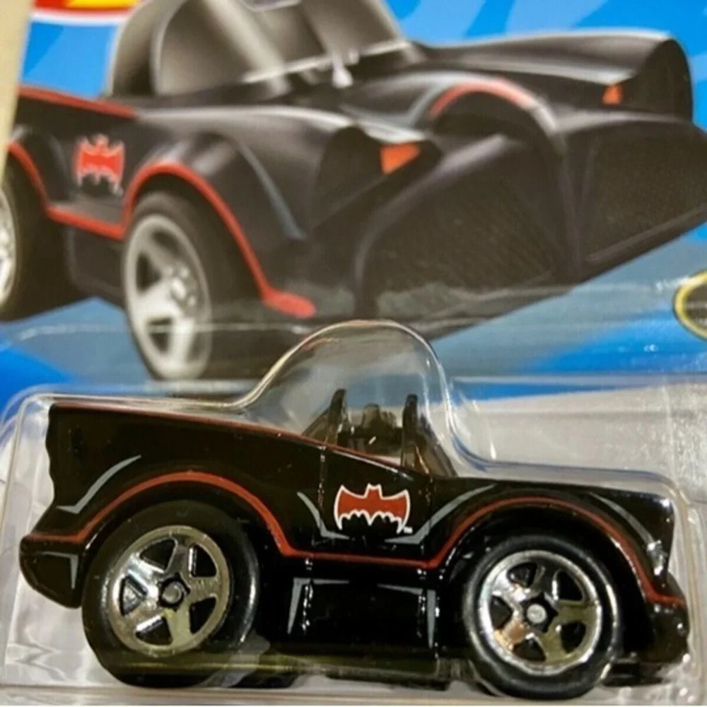 Hot Wheels Batmobile 78/250 Batman 3/5 Tooned‎ Classic TV Series 1:64 Car 2022